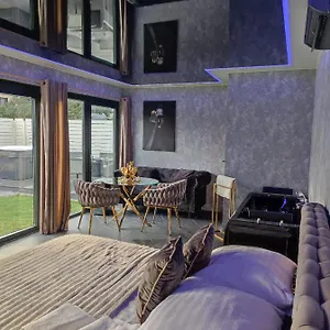 https://pensjonat-wrzos.poznan-hotels.com