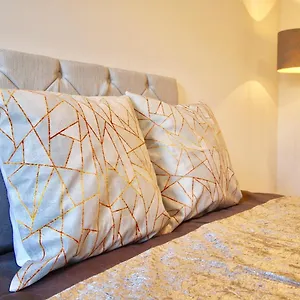 Large 4 Bedroom Home, Close To Leeds City Centre Guest house Leeds (West Yorkshire)
